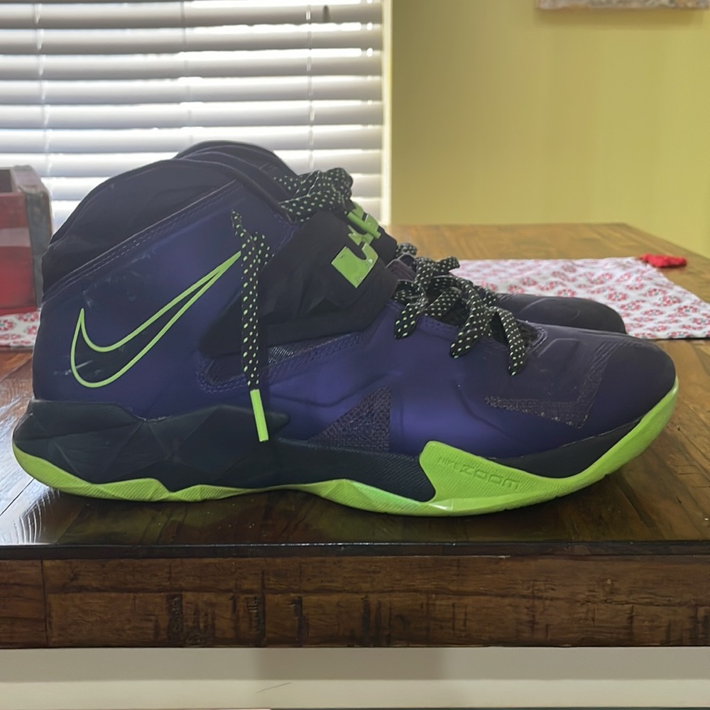 Nike - LeBron Zoom Solider Men’s size 10